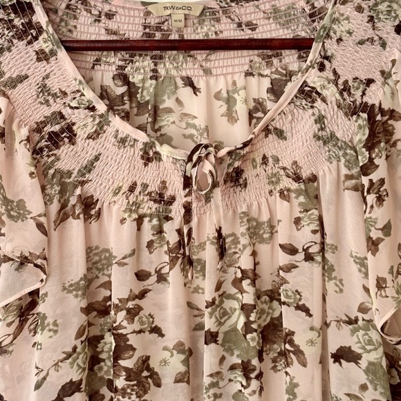 RW&CO.| Pretty Cream Semi-Sheer Peplum Floral Blouse in Pink Brown Sz M - Picture 3 of 4